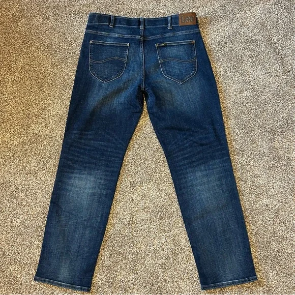 Mens Lee Extreme Motion MVP, Regular Fit Straight Leg, EUC, Dark Wash - Picture 2 of 13